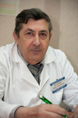 Кушнір Семен Михайлович. Професор, доктор медичних наук, лікар. Автор понад 250 наукових праць, навчальних посібників для лікарів, 5 монографій, 15 винаходів.