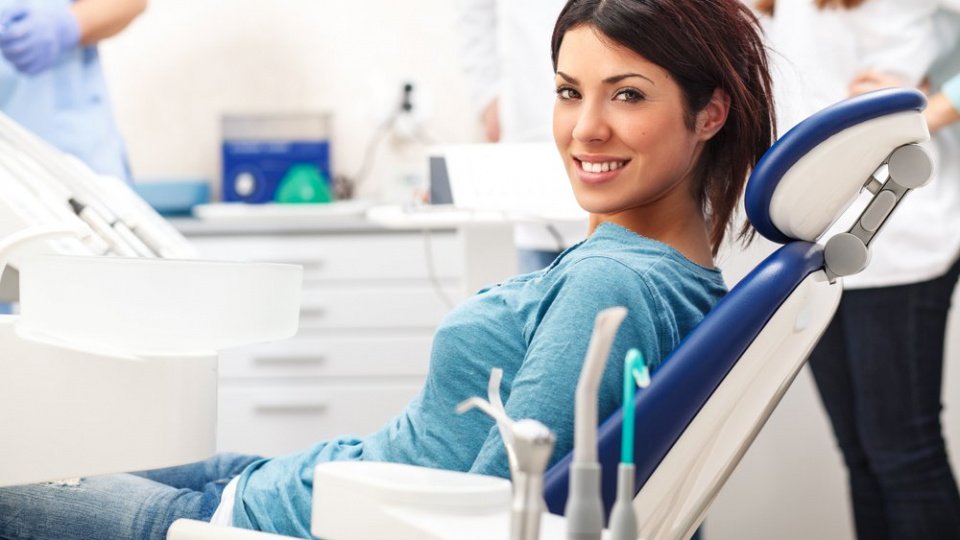 Зачем нужен осмотр стоматолога перед плановыми операциями?