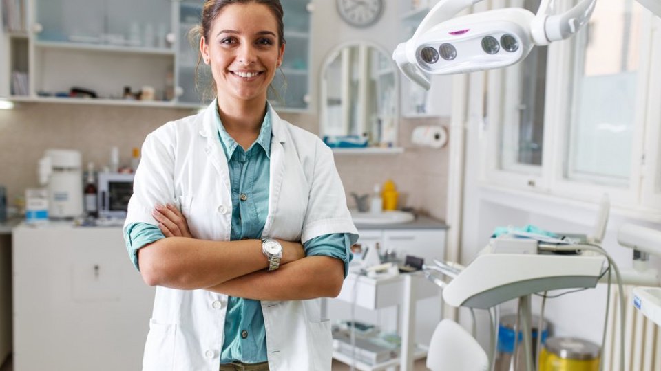 Стоматолог-пародонтолог: чем занимаются эти специалисты?