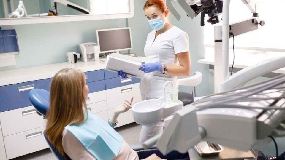 Что должен сделать стоматолог на каждом приеме?